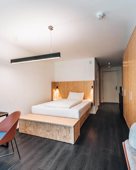 Modernes Einzelzimmer für Angestellte von Mainstreet